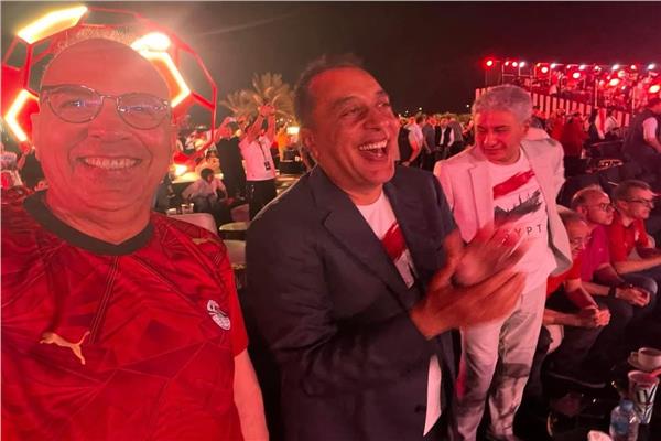 رئيس الوزراء ووزيرا السياحة والري يتفاعلون بتقدم المنتخب